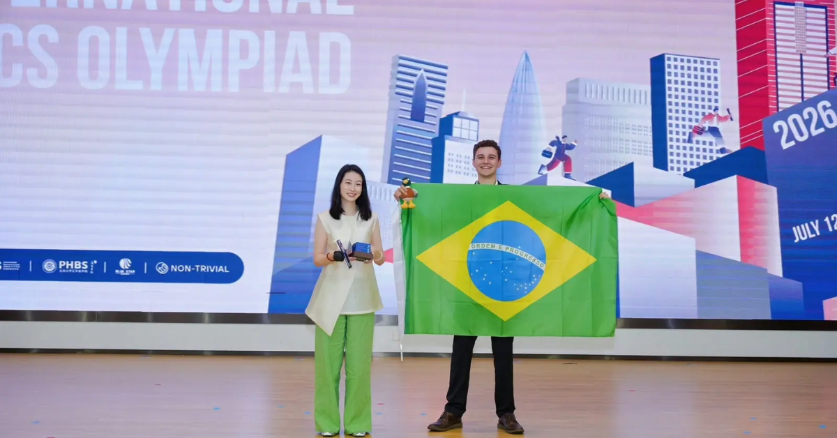 A preparação para a Olimpíada de Economia começou ainda na infância, com provas antigas resolvidas ao lado do pai.