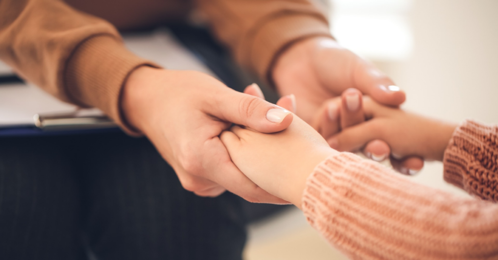 Pensão para órfãos começa a avançar para famílias de vítimas de feminicídio.