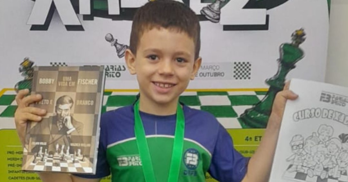 João Vitor Guedes conquistou duas medalhas de bronze na olimpíada mundial de matemática e colocou o Ceará e o Brasil entre os destaques da SIMOC 2026, realizada em Singapura.