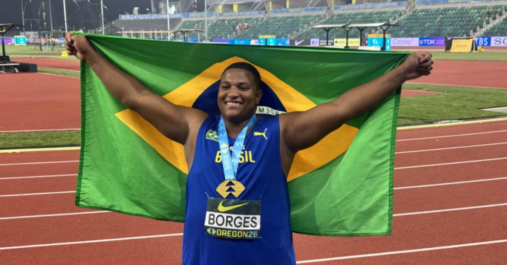 Com arremesso de 20,48 metros, Alessandro Borges levou o Brasil ao topo do Mundial Sub-20 de Atletismo.