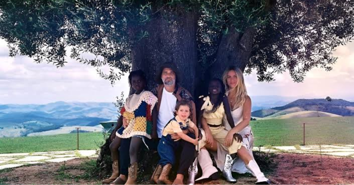 Bruno Gagliasso e Giovanna Ewbank com os filhos no Rancho da Montanha, no interior do Rio de Janeiro.