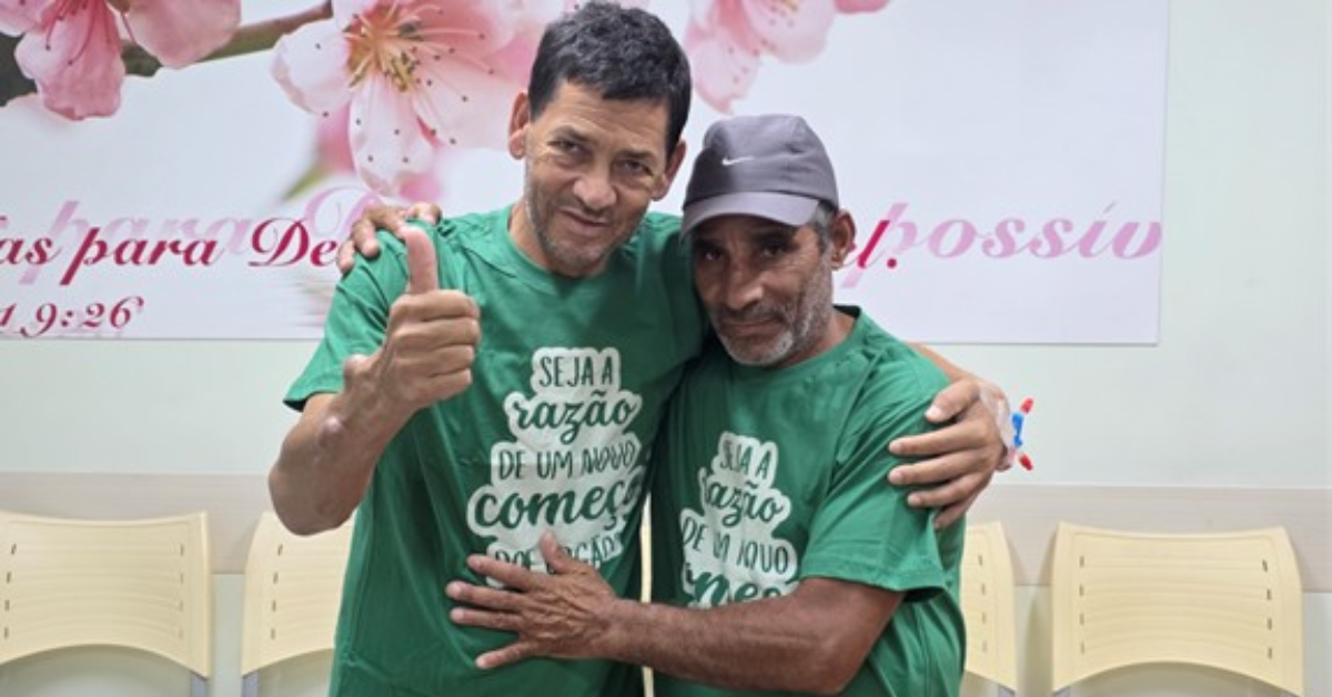 Valtanir Mateus doou um rim ao amigo Edmilson Domingos Lomar, que fazia hemodiálise havia seis anos.