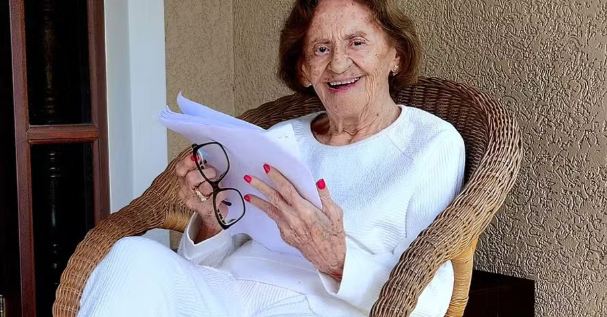 Atriz Laura Cardoso em registro de sua trajetória artística.