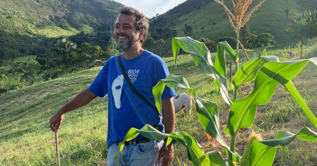 Marcos Palmeira em propriedade rural ligada à fazenda orgânica Vale das Palmeiras, em Teresópolis.