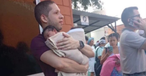 Médico entra em hospital atingido por terremoto na Colômbia e retira 10 recém-nascidos