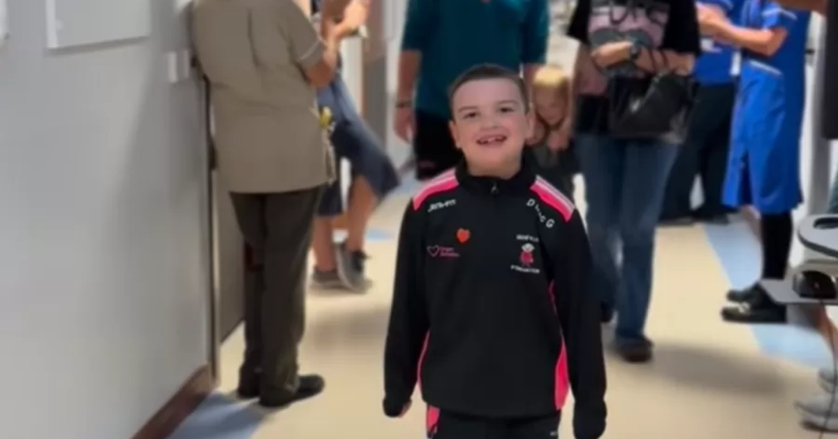 Dáithí Mac Gabhann, menino que esperou oito anos por um transplante de coração.