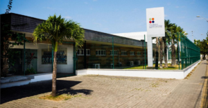 EJA do Instituto Myra Eliane ajuda quem parou de estudar a voltar à escola e aprender uma profissão