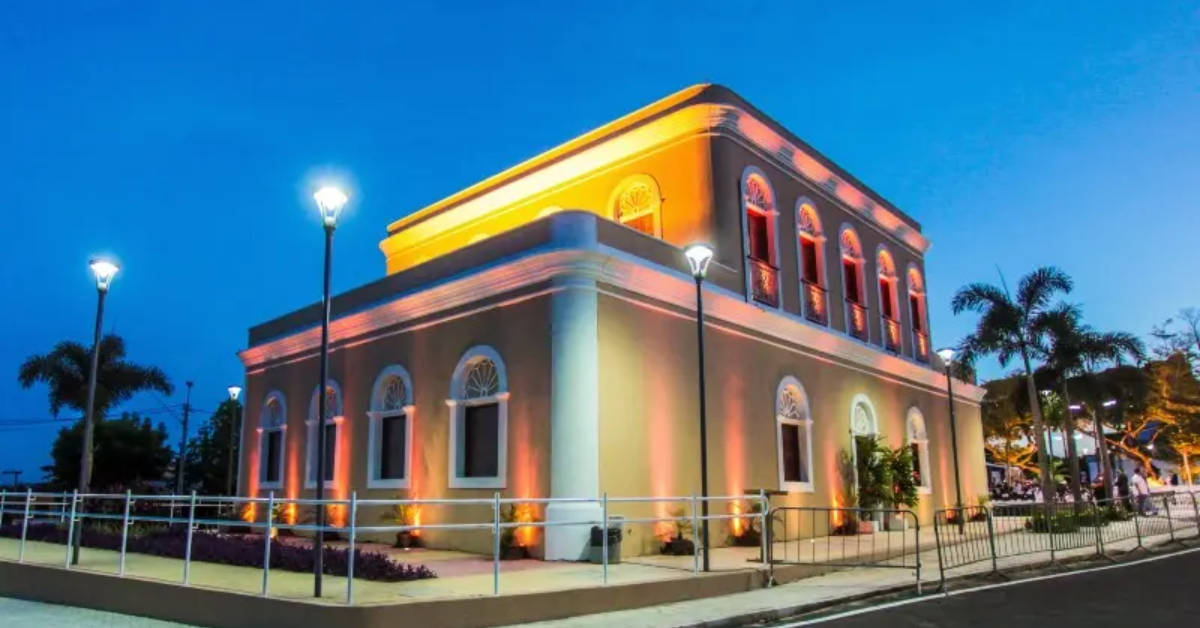 Fachada do Memorial Edson Queiroz, em Cascavel, que recebe exposição de arte sacra.