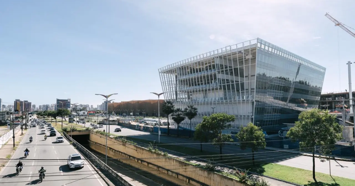 Objetos do acervo Yolanda e Edson Queiroz passam por processo de conservação na Unifor.