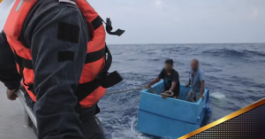 Após 5 dias desaparecidos, pescadores que ficaram à deriva em caixa térmica reencontram a família