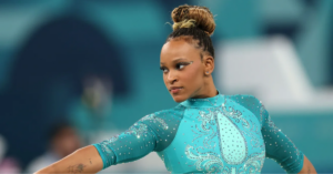 Rebeca Andrade volta após quase dois anos e alcança maior nota mundial no salto