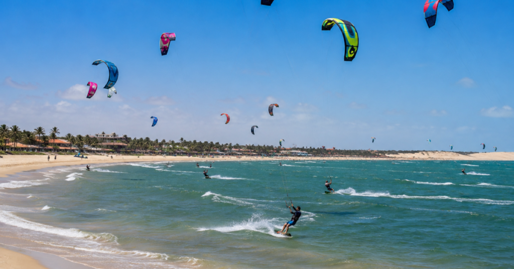 A temporada dos ventos transforma o litoral cearense em um dos principais destinos do mundo para kitesurf, windsurf e wingfoil.