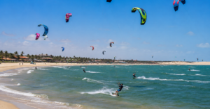 Temporada dos ventos começa e movimenta turismo, esportes e economia no litoral cearense