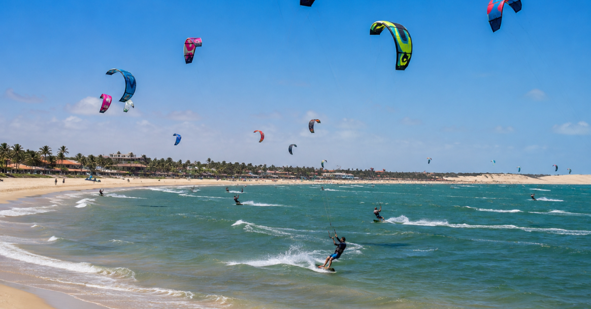 A temporada dos ventos transforma o litoral cearense em um dos principais destinos do mundo para kitesurf, windsurf e wingfoil.