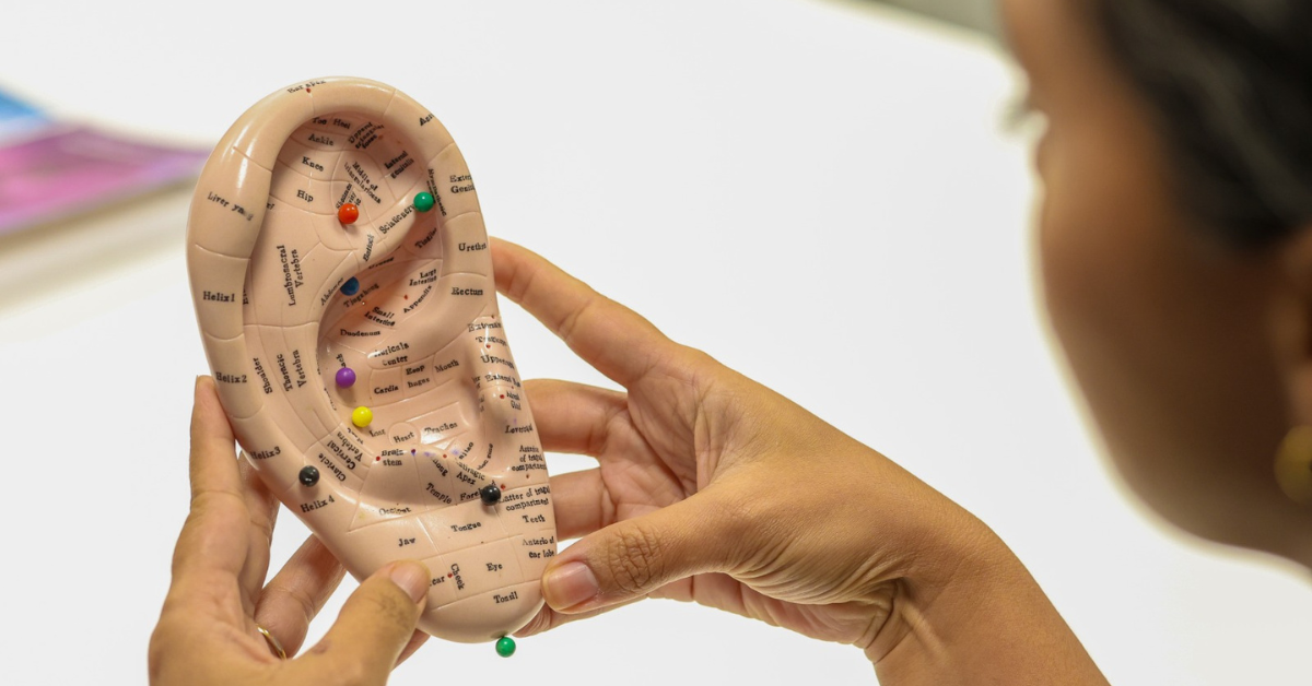 Mães participam de curso de auriculoterapia no Ciadi, no Ceará.