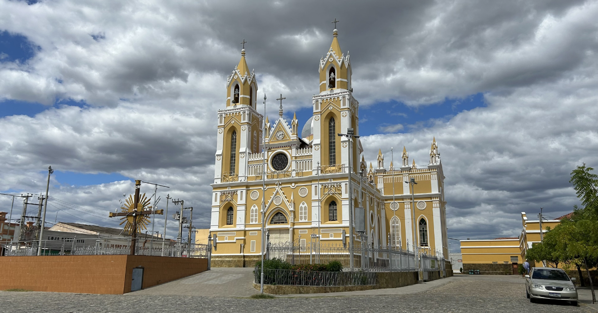Fachada da Basílica de São Francisco das Chagas, em Canindé, no Ceará.
