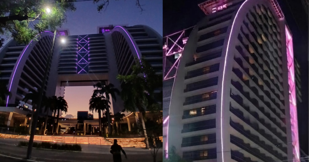 Fachada do BS Design iluminada na cor vinho durante campanha de conscientização sobre Alzheimer em Fortaleza.