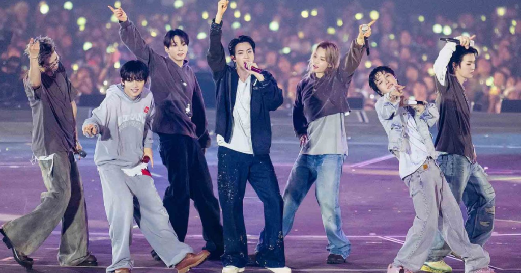 Integrantes do BTS durante apresentação da turnê ARIRANG.