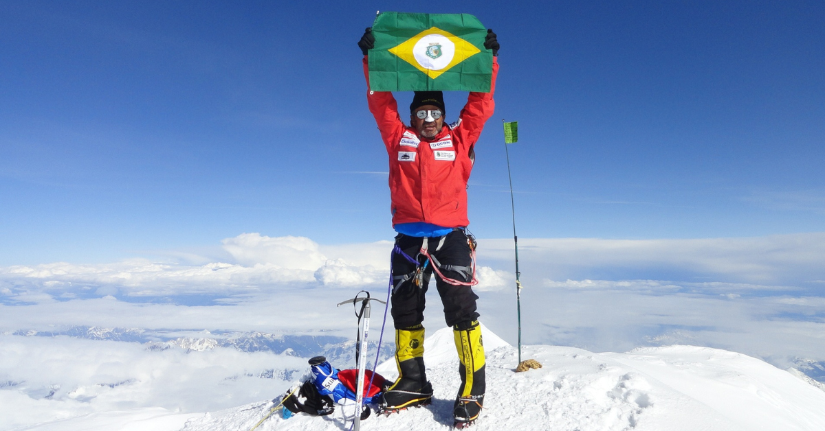 Rosier Alexandre, montanhista cearense retratado no documentário O Engraxate que Escalou o Everest.