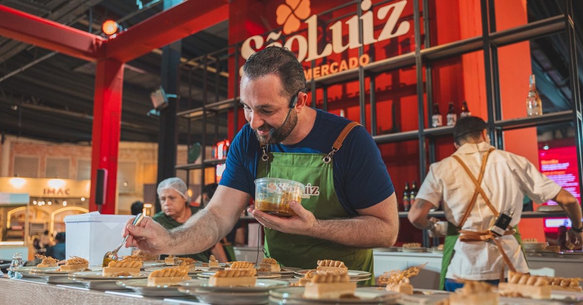 Público participa do Festival Costume Gourmet, realizado pelo São Luiz Supermercado em Fortaleza.