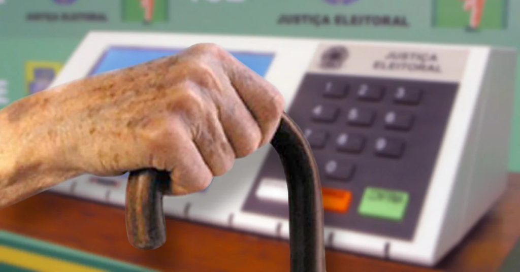 Aposentado consulta informações sobre a prova de vida do INSS em serviço digital.