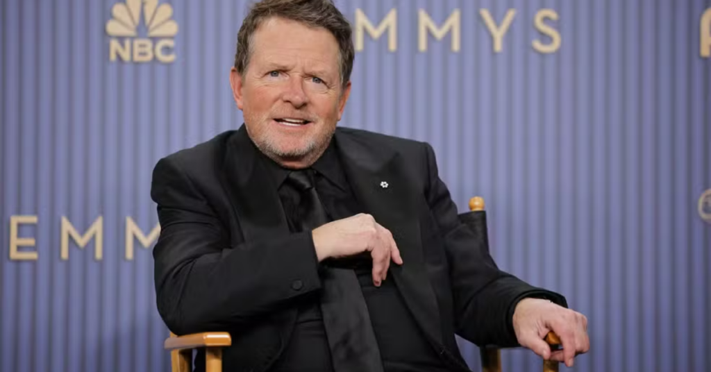 Michael J. Fox no Emmy 2026 durante homenagem pela luta contra o Parkinson.