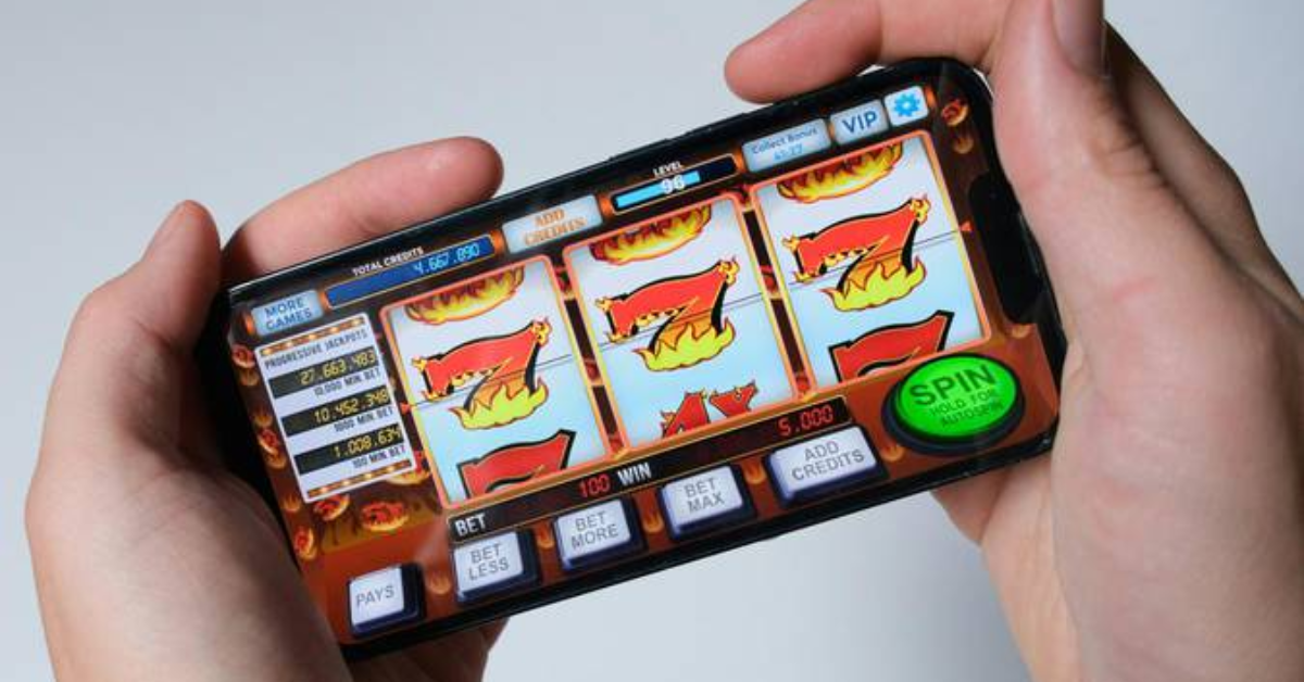 Apostador acessa plataforma de bets pelo celular antes da proibição das apostas no Brasil.
