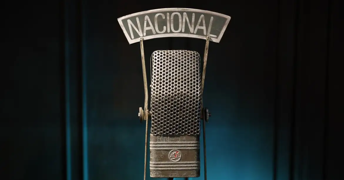 Rádio Nacional completa 90 anos com programação especial dedicada à memória da cultura brasileira.