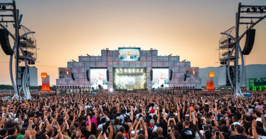 úblico diante do novo Palco Mundo durante o Rock in Rio 2026.