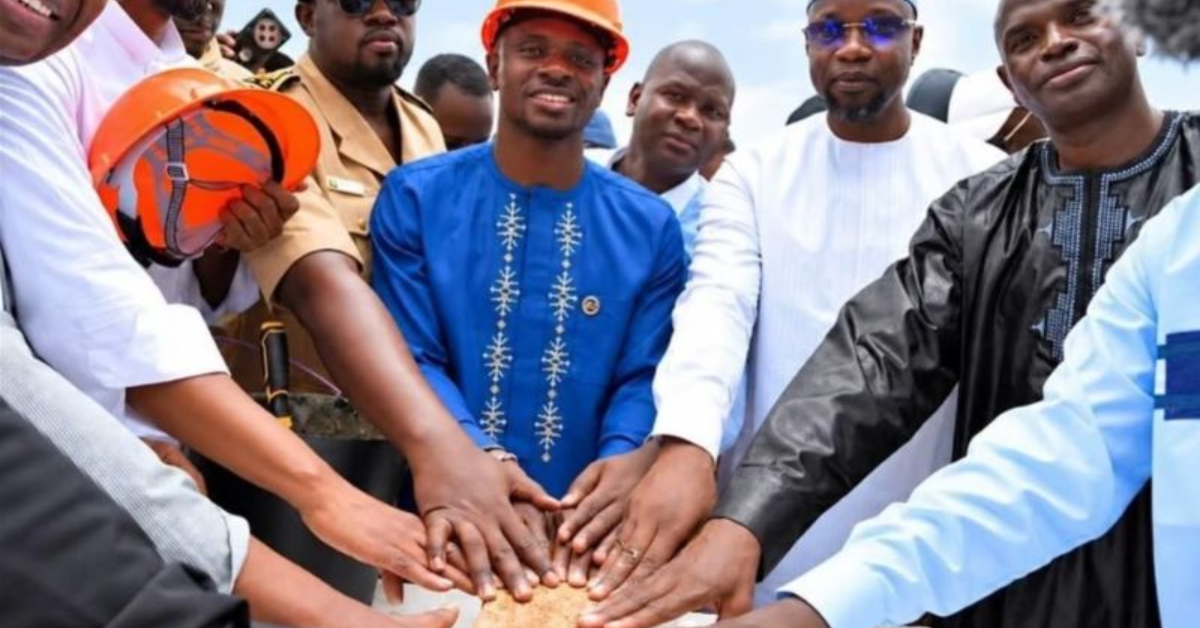 Sadio Mané durante lançamento de projeto agroindustrial em Bambali, no Senegal.