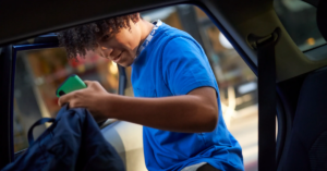 Uber libera vídeo ao vivo para pais acompanharem corridas de adolescentes