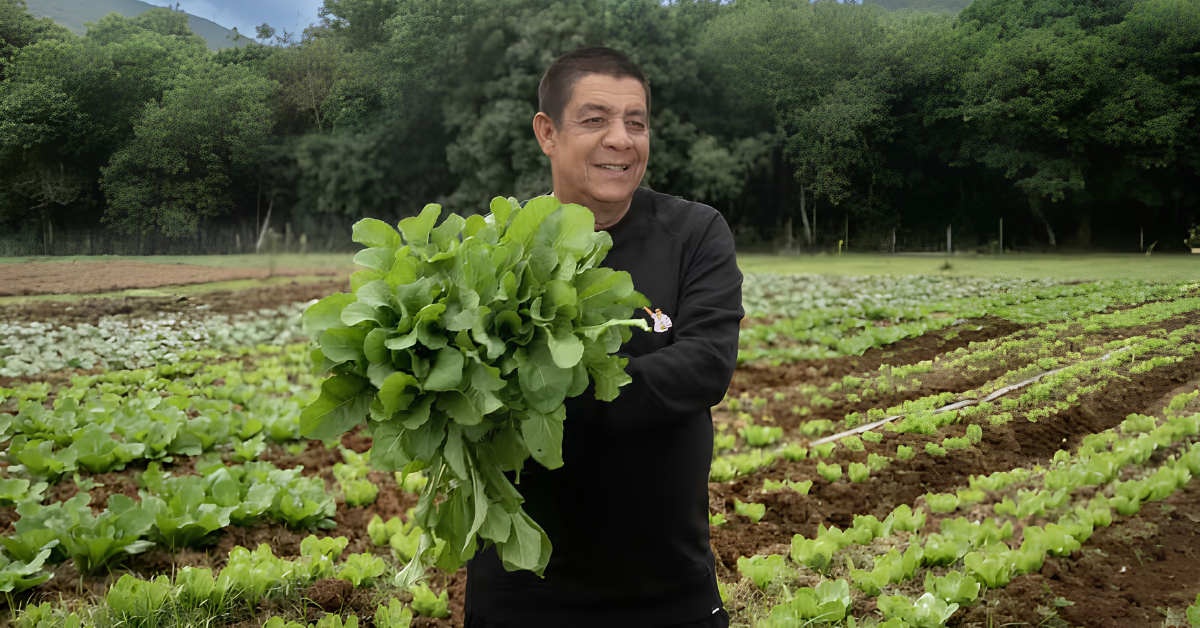 Zeca Pagodinho durante agenda em Xerém, no Rio de Janeiro, onde recebeu o título de Embaixador da Agricultura Urbana e Periurbana.
